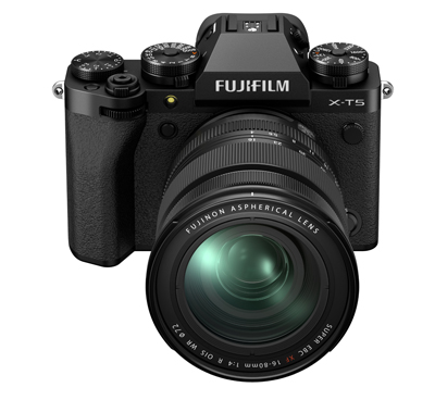 Fujifilm X-T5 schwarz mit Objektiv XF 16-80mm 4.0 R OIS WR